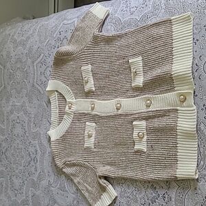 Short sleeved sweater size L